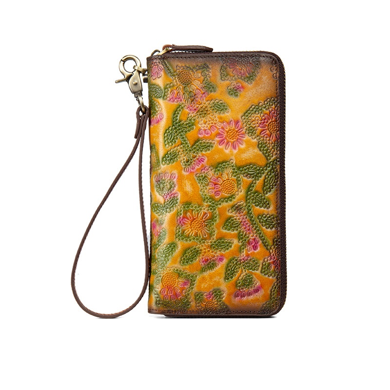 Women's Embossed Distressed Large-Capacity Vintage Wallet 26 6cf8f953 5ba5 4c0b 8498 572e00044912 trans