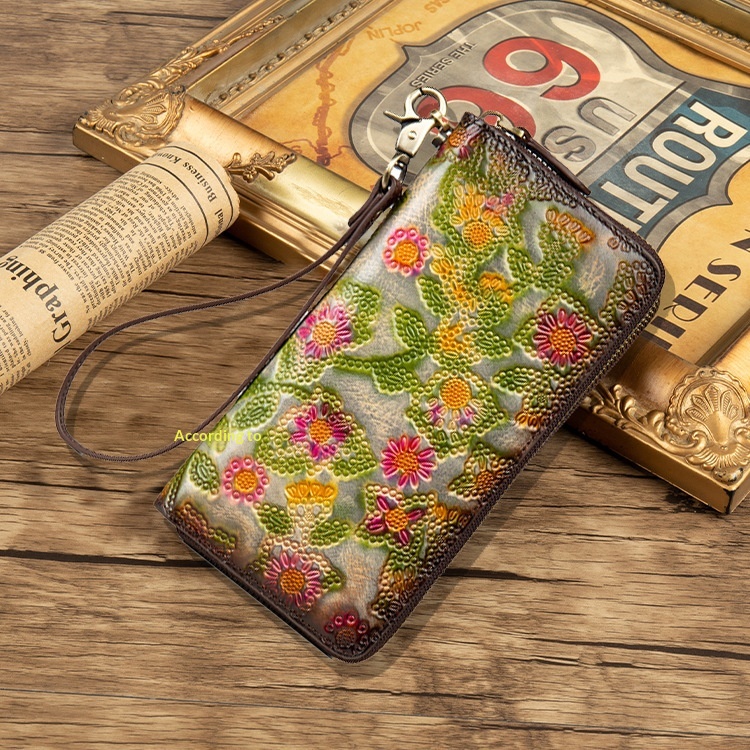 Women's Embossed Distressed Large-Capacity Vintage Wallet 27 888a98d9 77a9 4326 a665 73f75c6c60cb trans