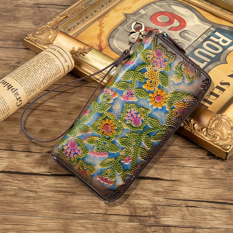 Women's Embossed Distressed Large-Capacity Vintage Wallet 25 c73386e3 913b 4e78 89c3 5c2fdc779813 trans