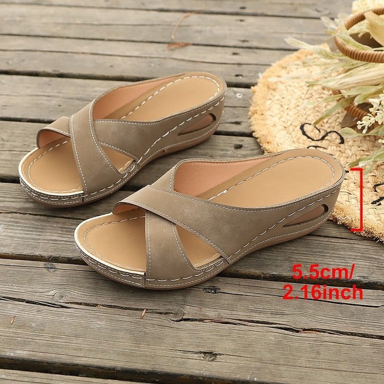 Summer Outdoor Lightweight Beach Sandals 27 4822b2c7 a63b 4a67 8357 ca3025f88082 water