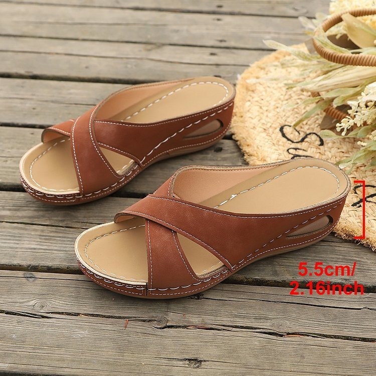 Summer Outdoor Lightweight Beach Sandals 29 a9151f67 1dfa 4861 b678 64672e544ca1 water