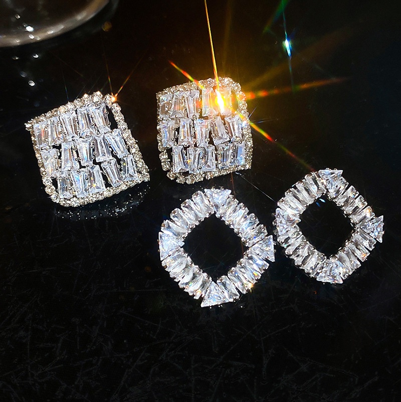 Socialite-style Earrings With A Light Luxury High-end And Designer-inspired Aesthetic