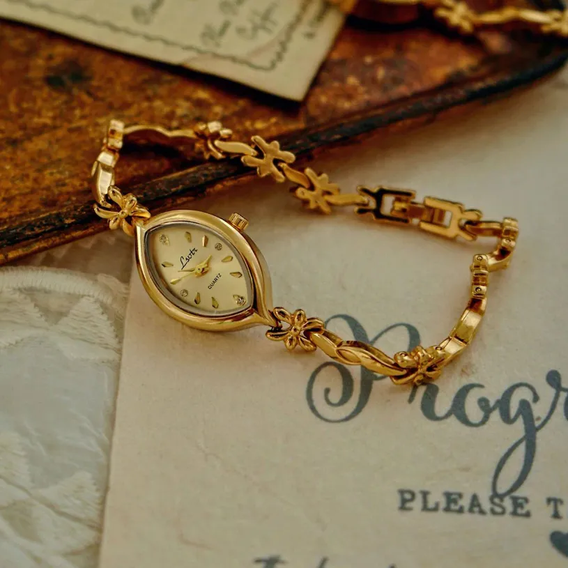French-style Vintage Gold Small-dial Womens Wristwatch