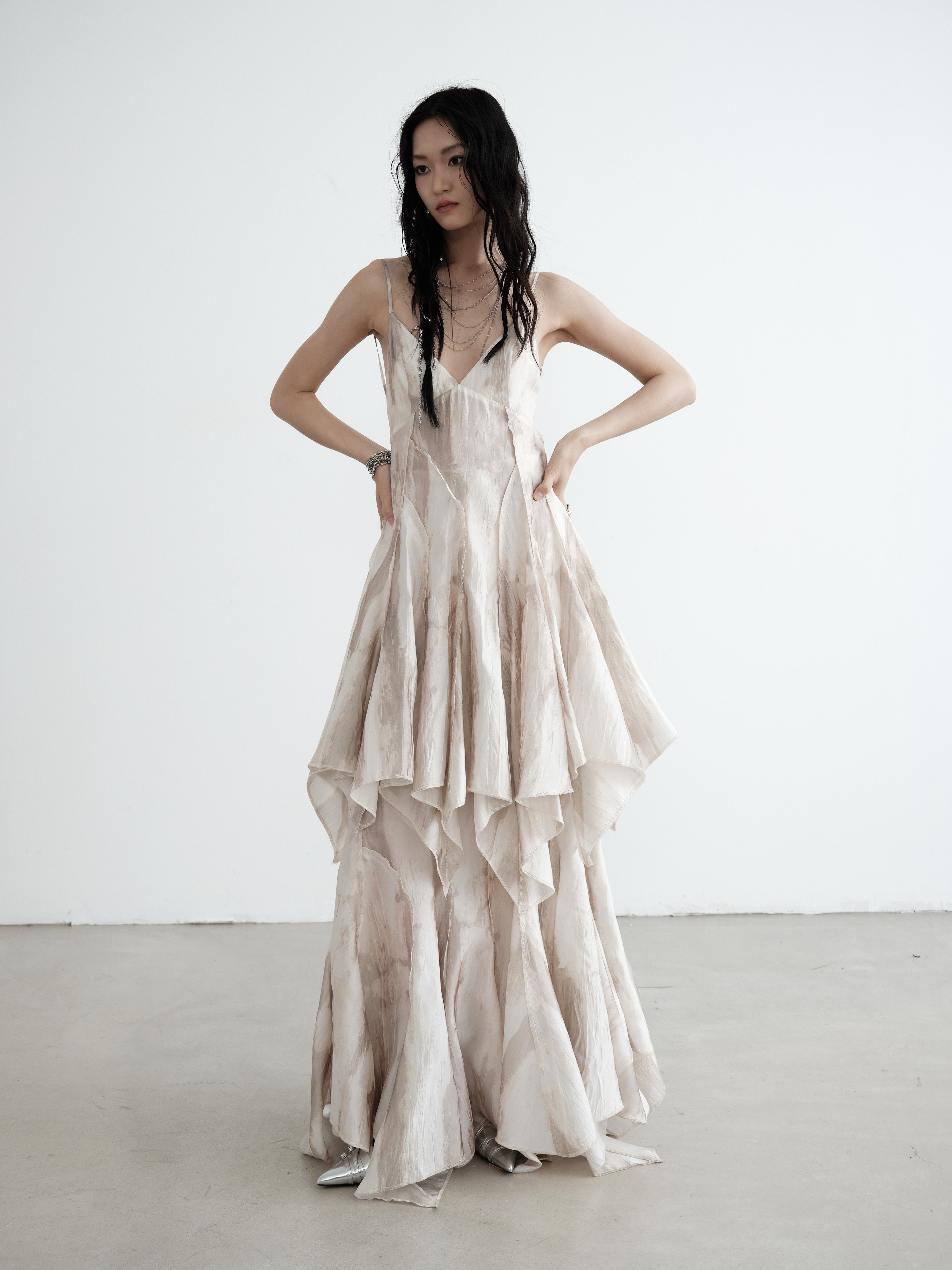 Flowy Camisole With An Asymmetrical Hem thumbnail 2