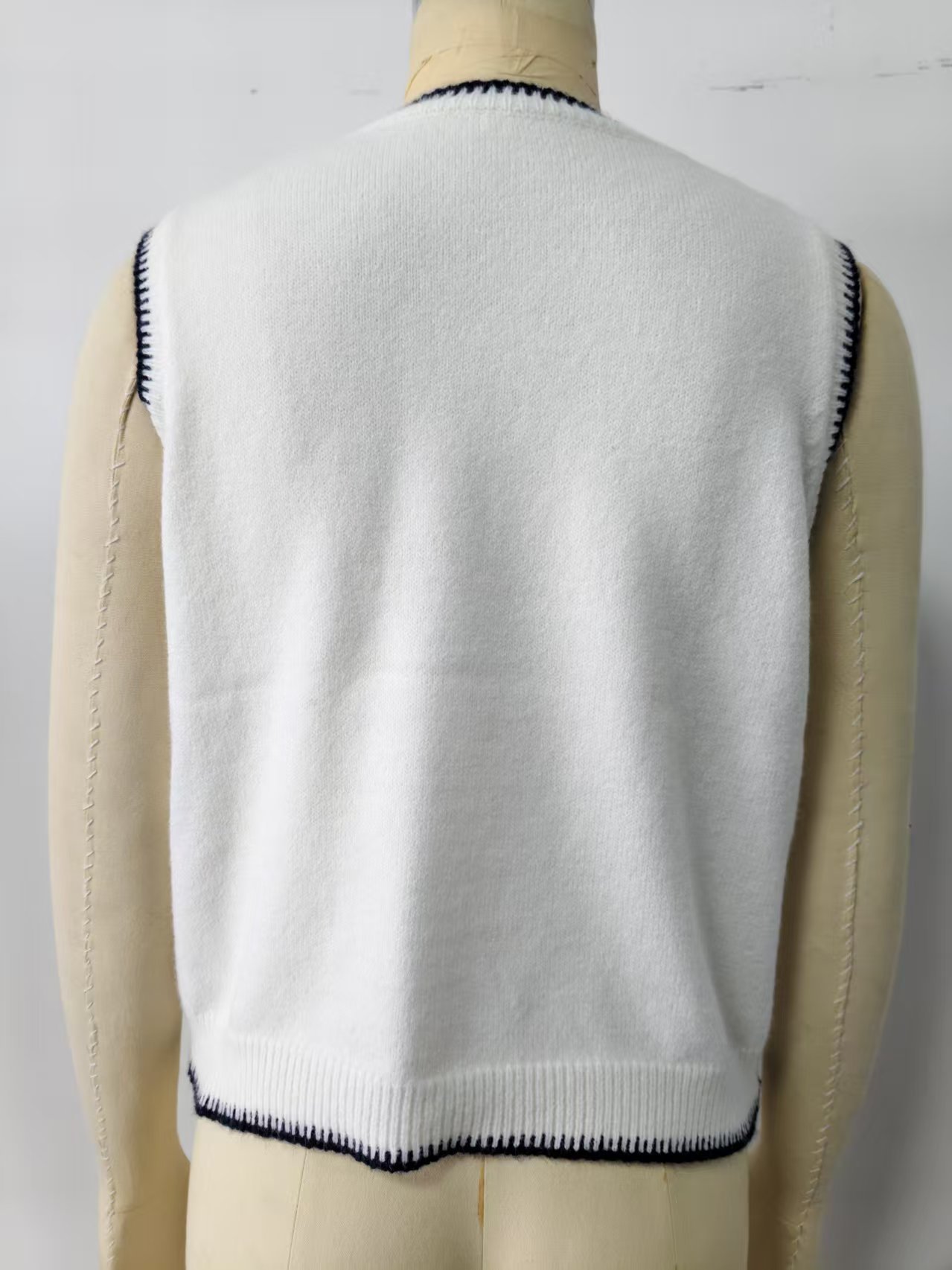 Women's embroidered jacquard vest in White – close-up of knit craftsmanship and texture