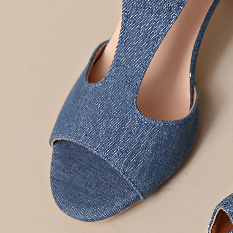 Mid-Heel Sandals – heel detail