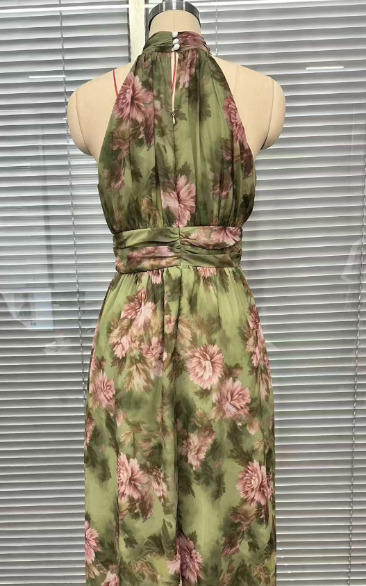 Vestido de estilo resort que estiliza la figura y realza la cintura. B350719c F45f 49dd 82e4 45a0d679a79c