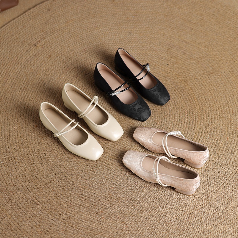 Satin Low-Heel Shoes – material close-up