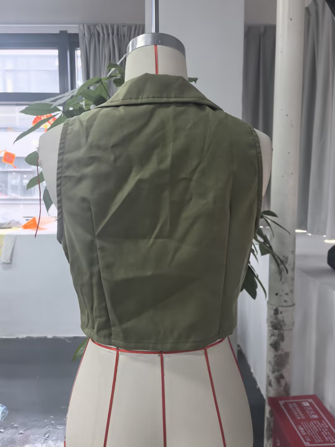 Women's Sleeveless Lapel Cargo Vest
