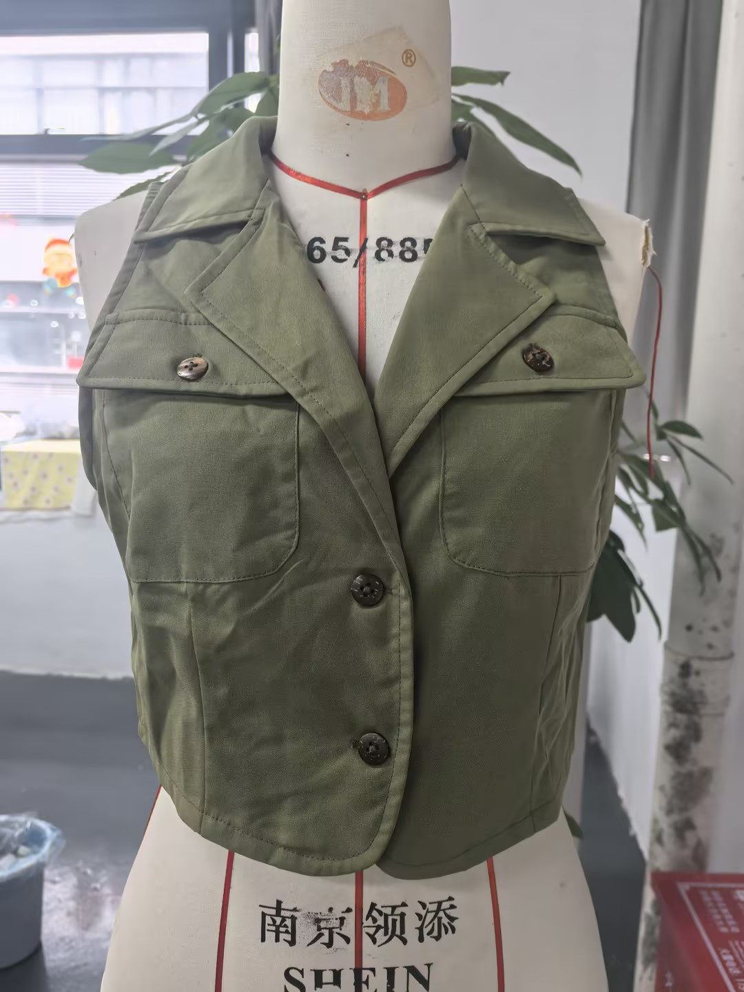 Women's Sleeveless Lapel Cargo Vest