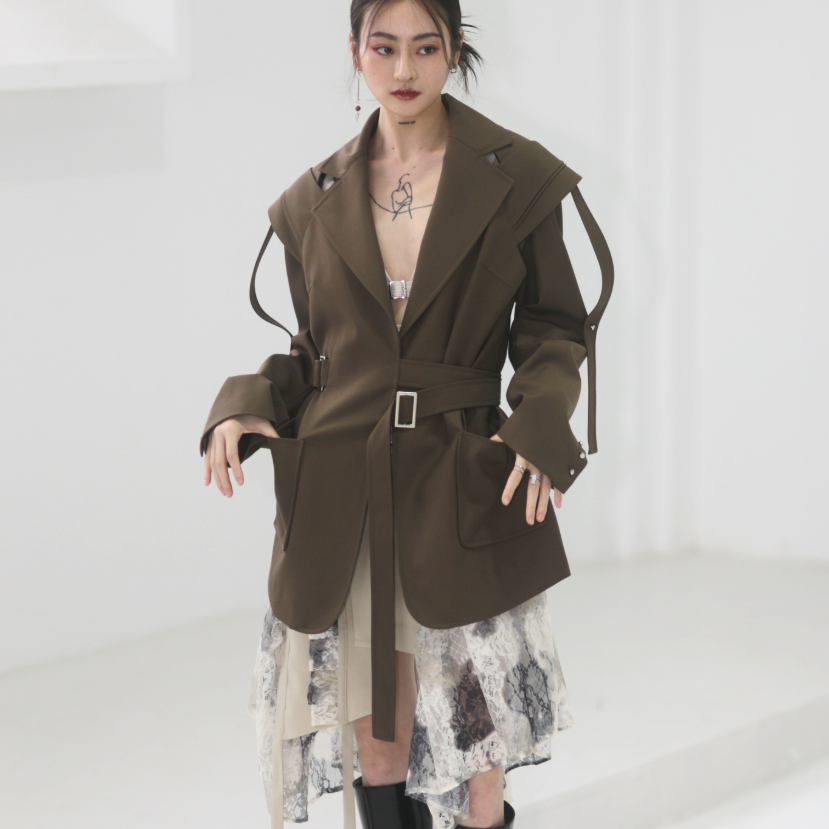 Adjustable-waist Deconstructed Blazer For Fall And Winter