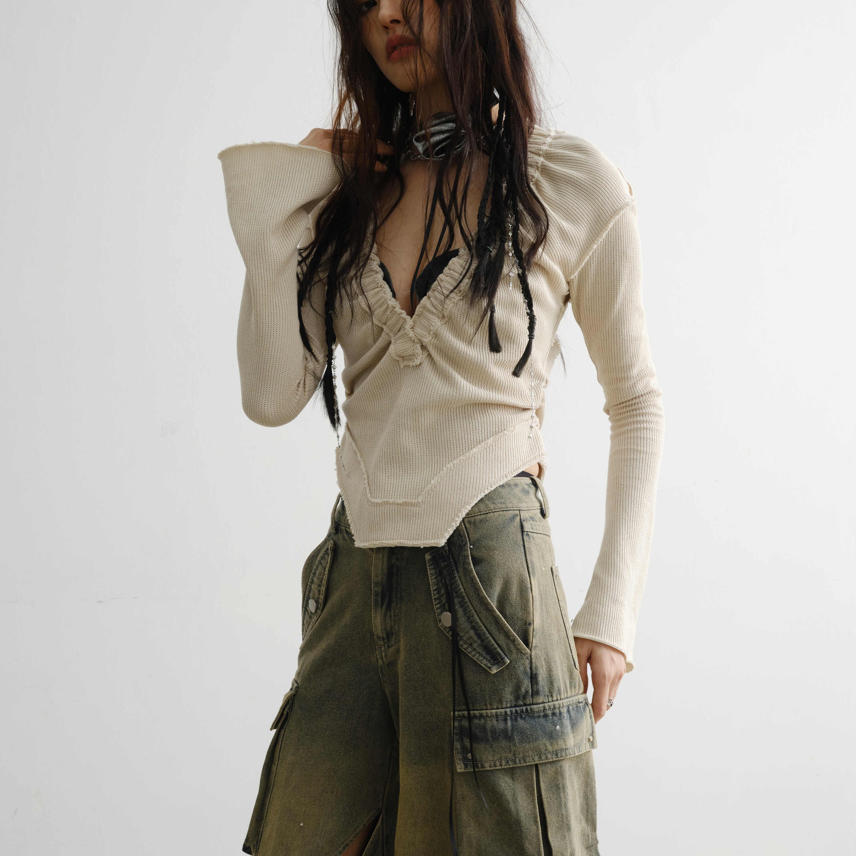 Deep V Knit Bottoming Shirt With Raw Edge Stitching