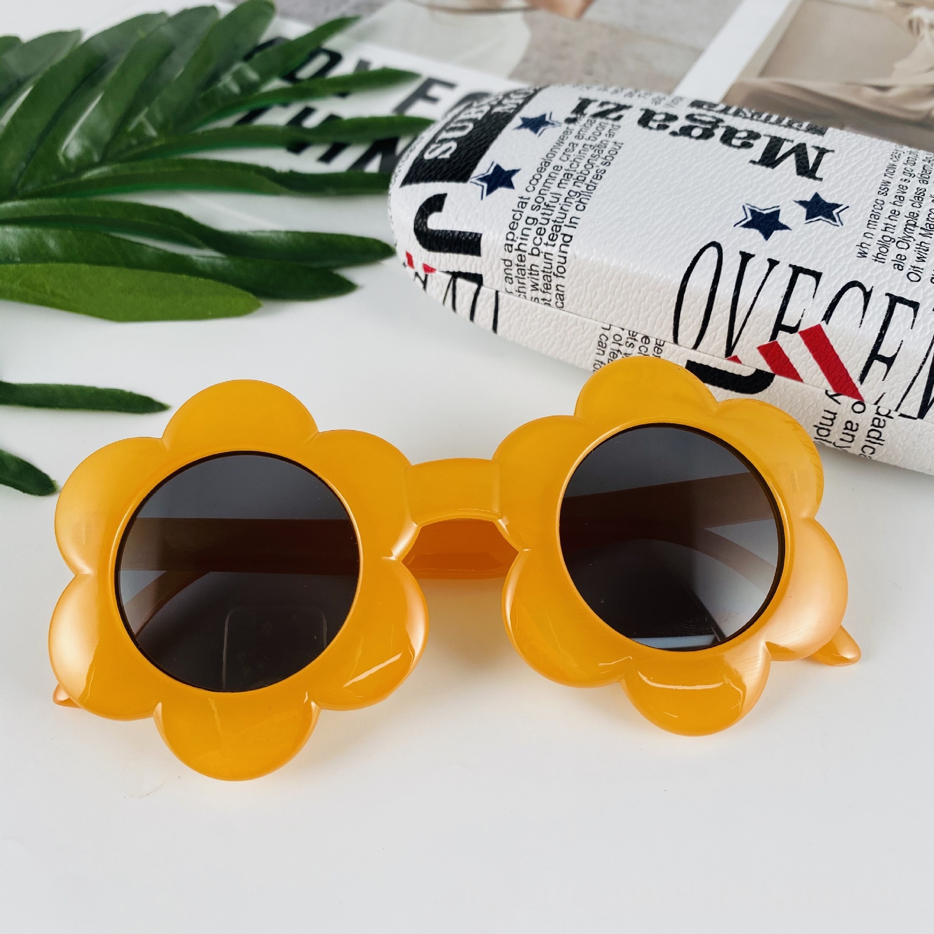 Kids Sunglasses Fashionable Flower-Decorated Baby Shades