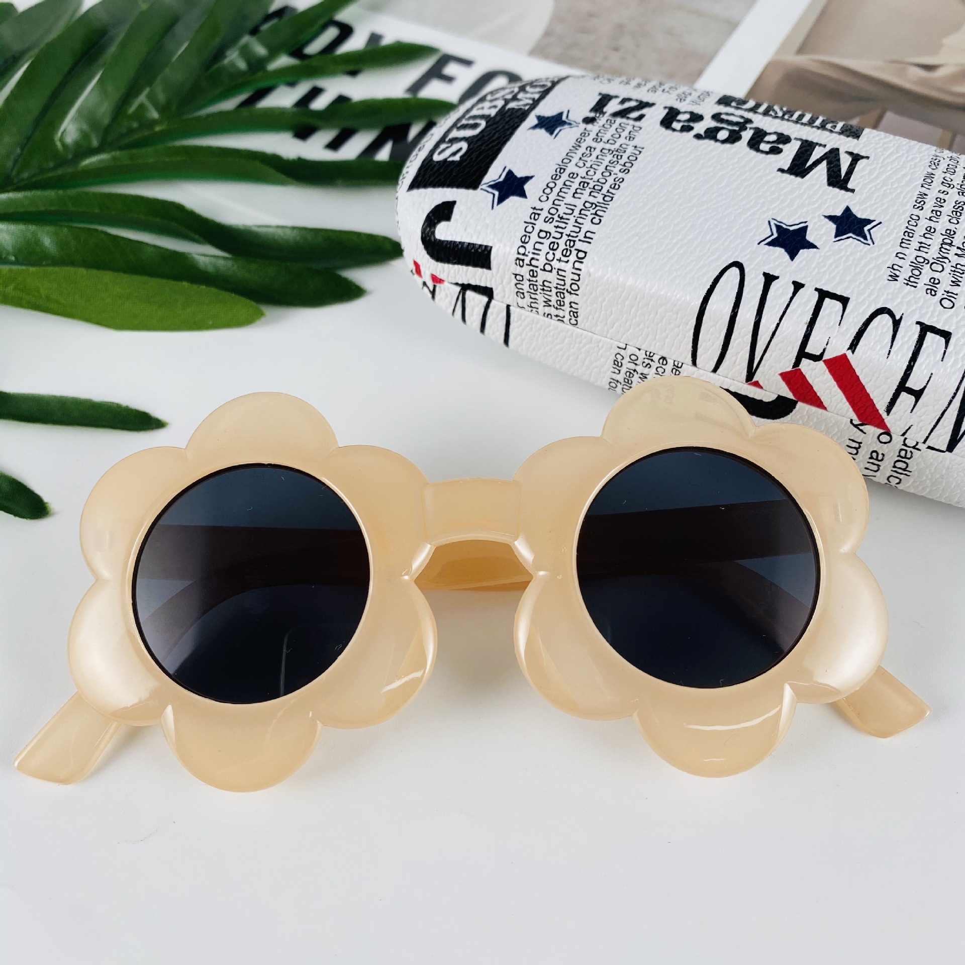 Kids Sunglasses Fashionable Flower-Decorated Baby Shades