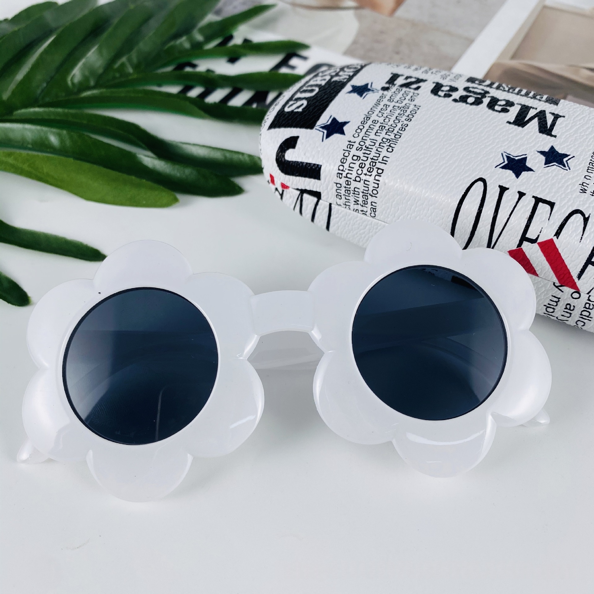 Kids Sunglasses Fashionable Flower-Decorated Baby Shades