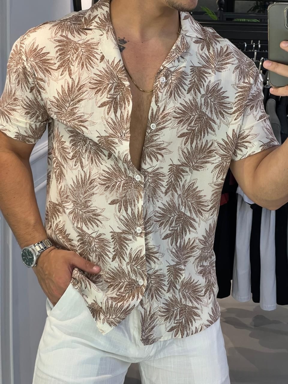 Hawaiian-style Printed Short-sleeve Shirt 4