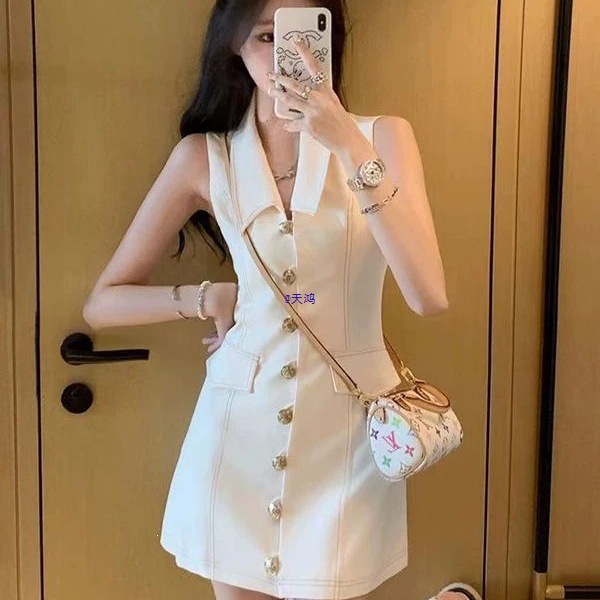 Buy Women's Clothing Online | Buy Trending Dresses for Women