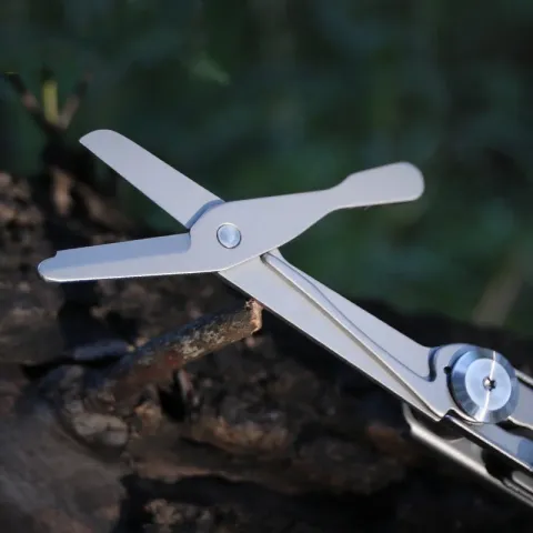 Couteau pliant multifonction robuste pour l'outdoor