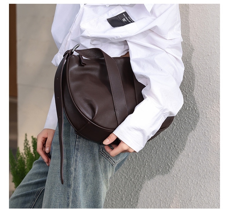 Large Capacity Shoulder Bag close-up stitching