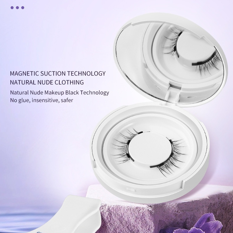 Naturally Styled Magnetic Eyelashes With A Clipsold In A Pair For Long-lasting Wear