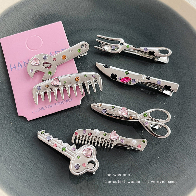 Creative Side-swept Hair Clip With Loose Strands
