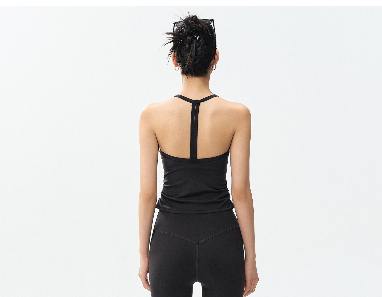 High-waist yoga leggings – supplier lifestyle photo 9