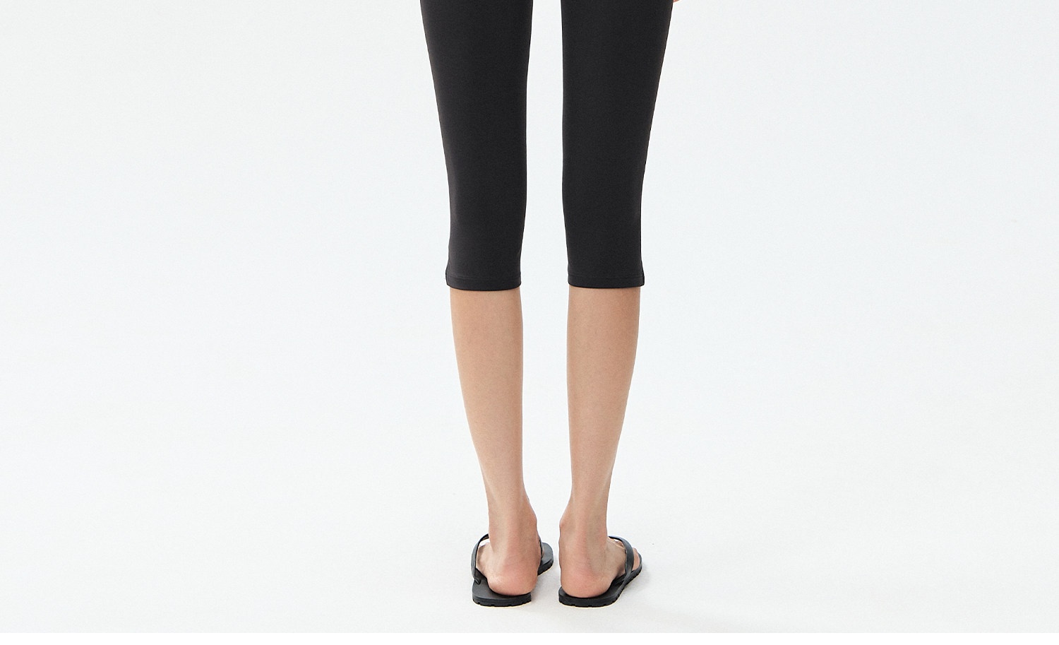 High-waist yoga leggings – supplier lifestyle photo 10