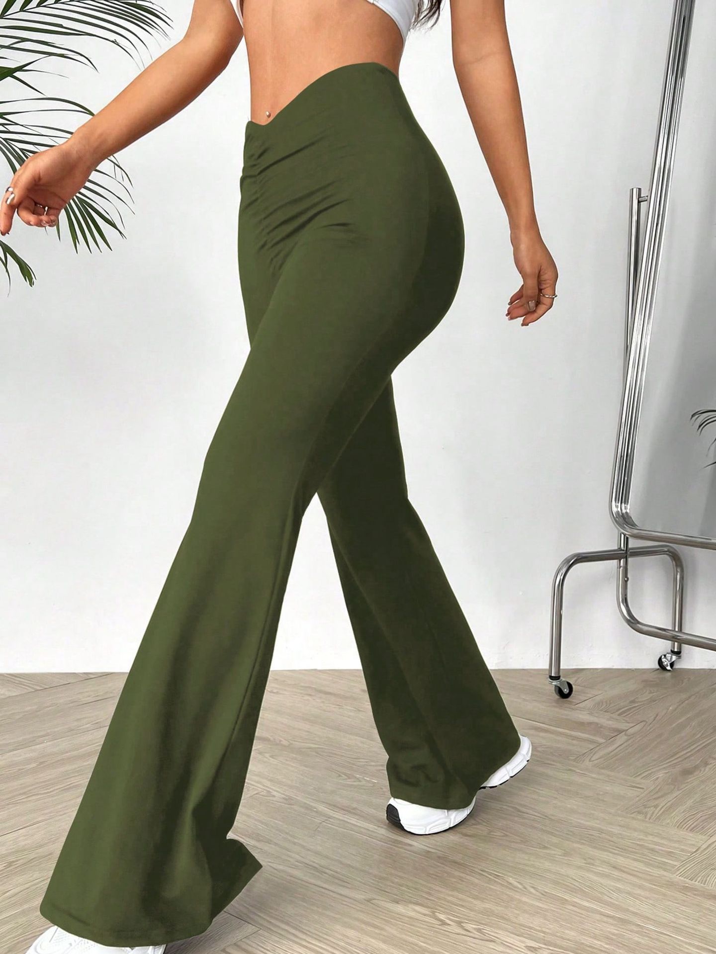 V-waist bootcut trousers – supplier lifestyle photo 8