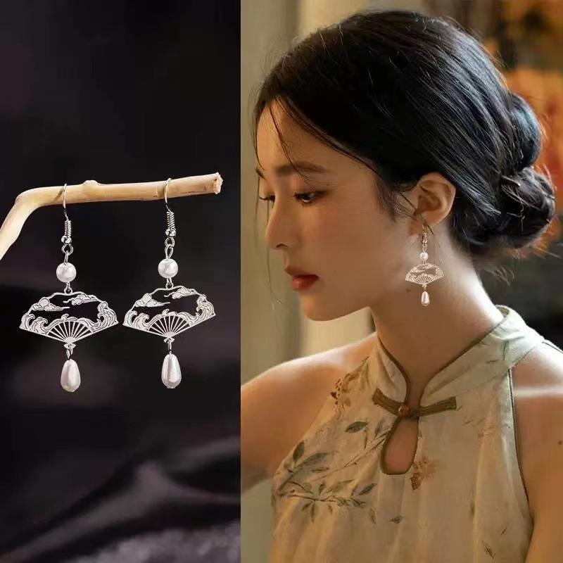 Retro Chinese-style Fan-shaped Pearl Teardrop Earrings