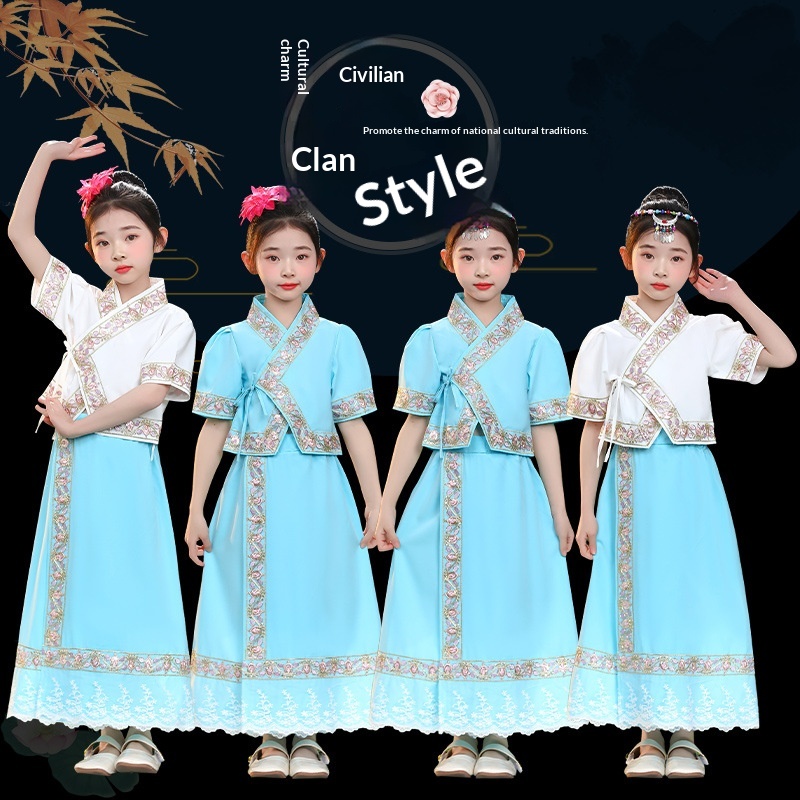 Dai Ethnic Clothing For Men, Women, And Children At The Yunnan Water-Splashing Festival — foto 11