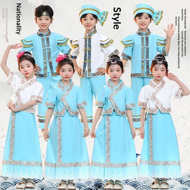 Dai Ethnic Clothing For Men, Women, And Children At The Yunnan Water-Splashing Festival — foto 15