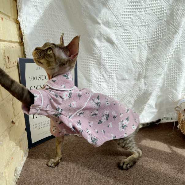 Pijama de verano con estampado floral lila para gatos Sphynx, con botones a presión, para gatos sin pelo y Devon Rex