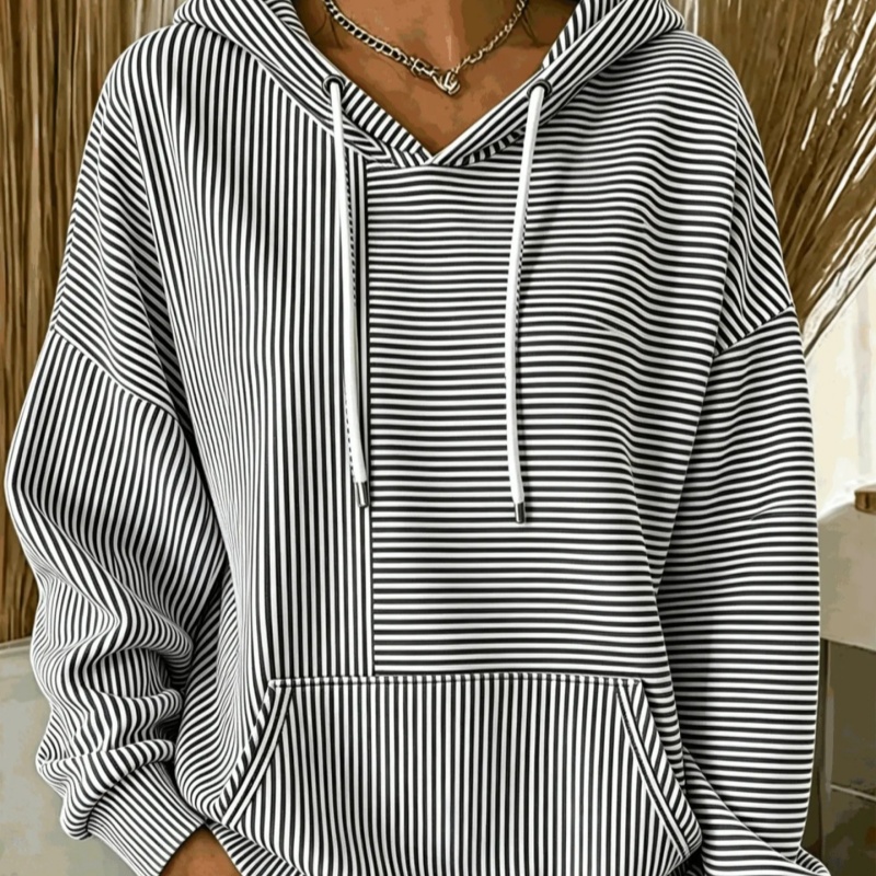 Casual And Relaxed Fashionable Hooded Pocket Women's Hoodie