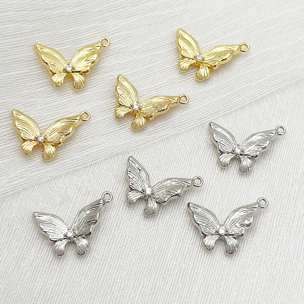 Real Gold Fine-grain Three-dimensional Slanted Butterfly Pendant