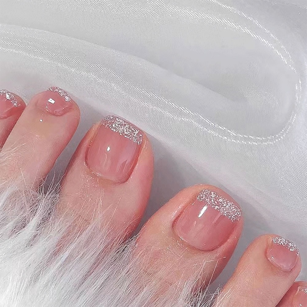 Chic Fair-appearing Toenail Tips