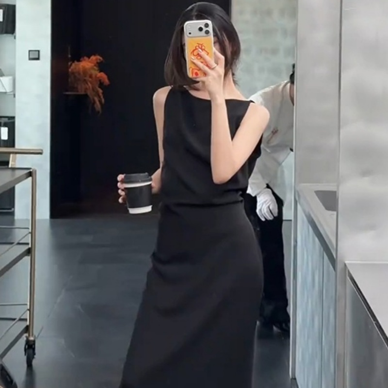 Back-vented Sleeveless Dress For Women