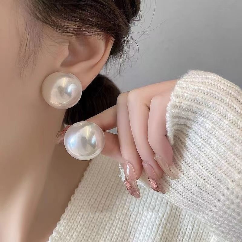 Retro Oversized Bread-shaped Stud Earrings