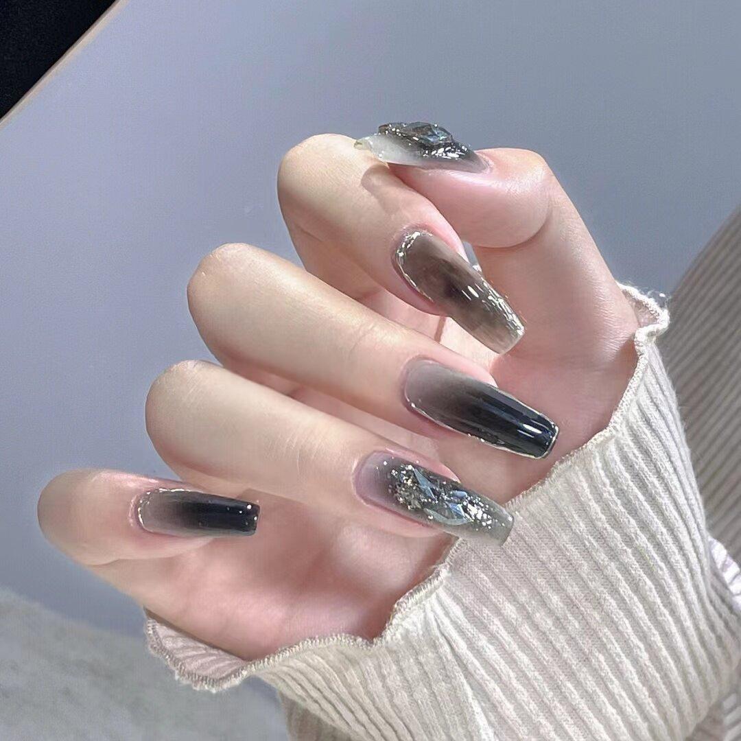 Handmade Press-on Nails That Brighten The Complexion With A Dark And Niche Aesthetic