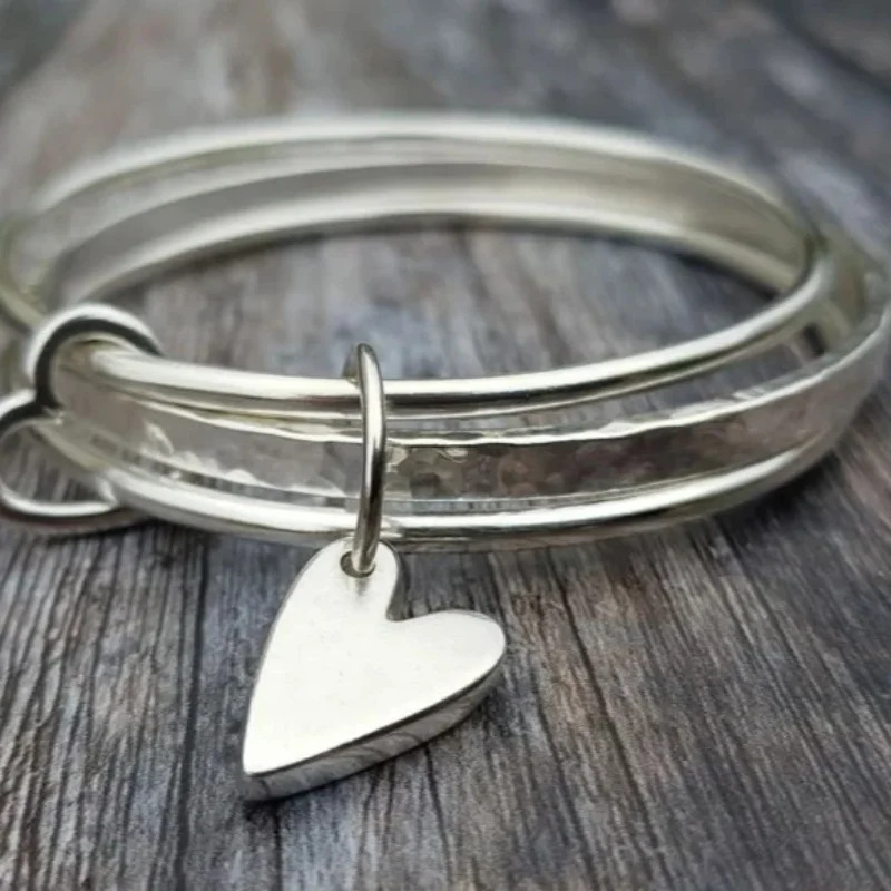 Heart-shaped Pendant Silver Bracelet With A Hammered Finish Trendy Style