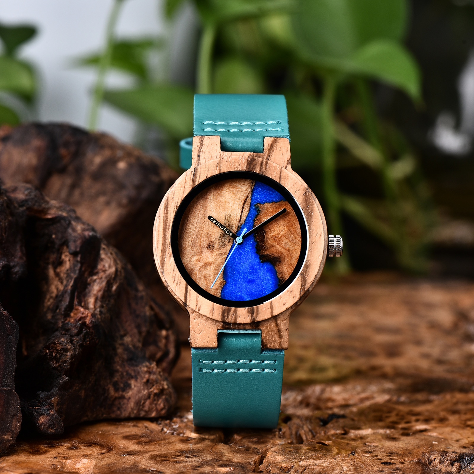 New Resin And Wood Vintage Watch 3