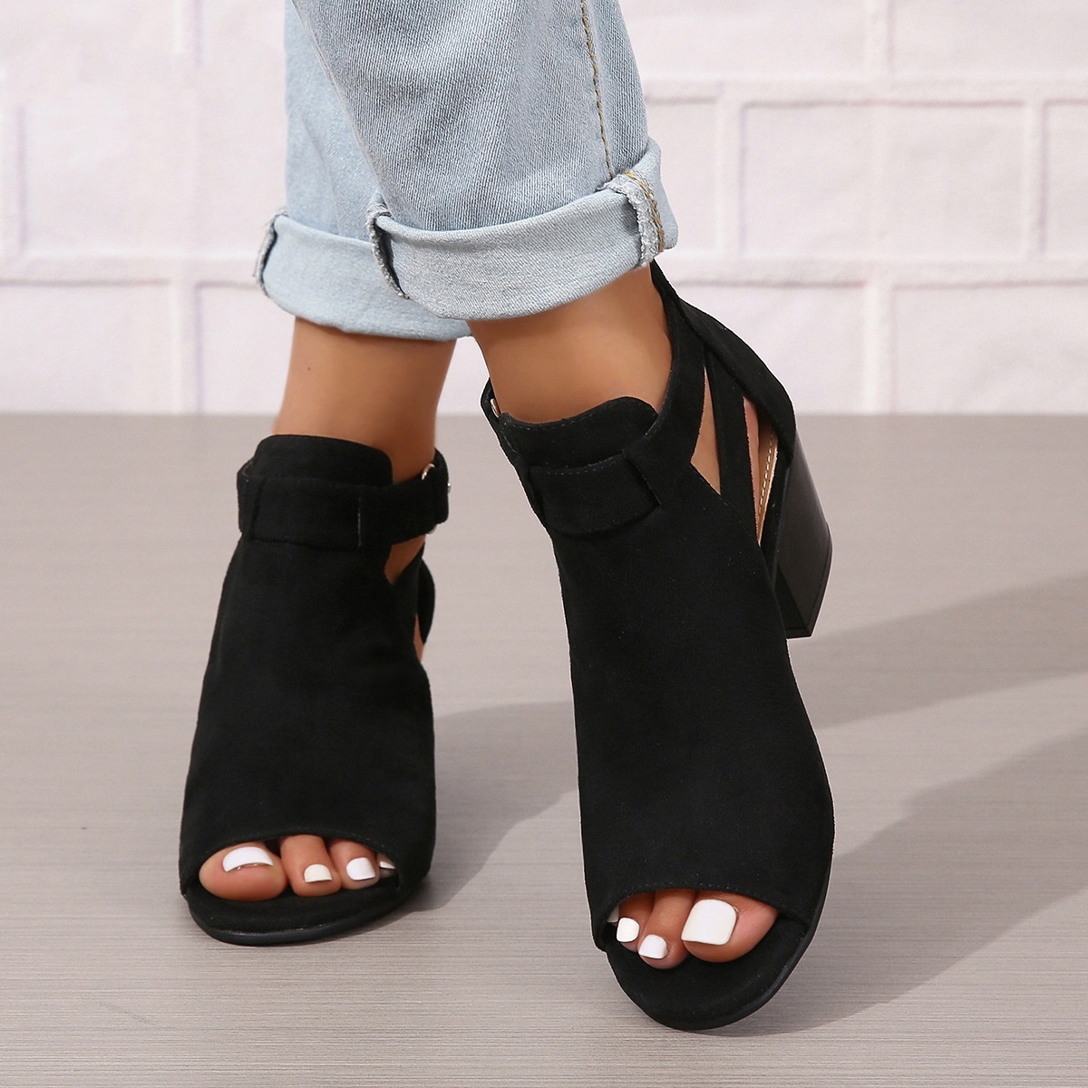 Embroidered Rivet Plus-Size Chunky-Heel Womens Sandals
