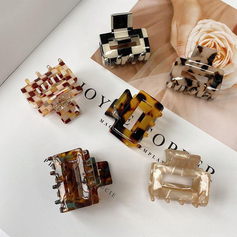 Elegant And Chic Half-up Hair Clip For The Nape Of The Neck