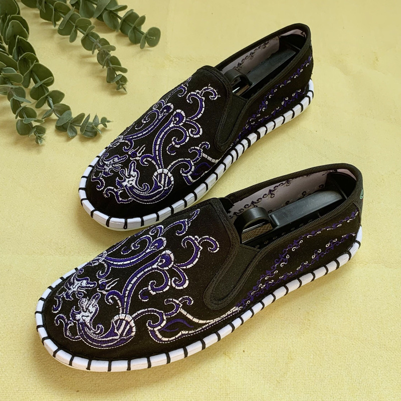 Mens Chinese-style Embroidered Cloth Shoes