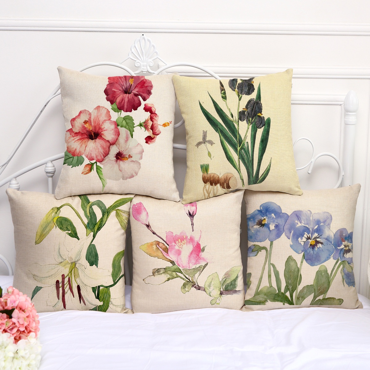Housse de coussin avec peinture à l'encre, fleurs et plantes