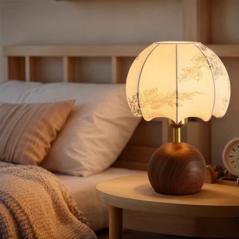 Vintage Floral Table Lamp, picture 2 of 4