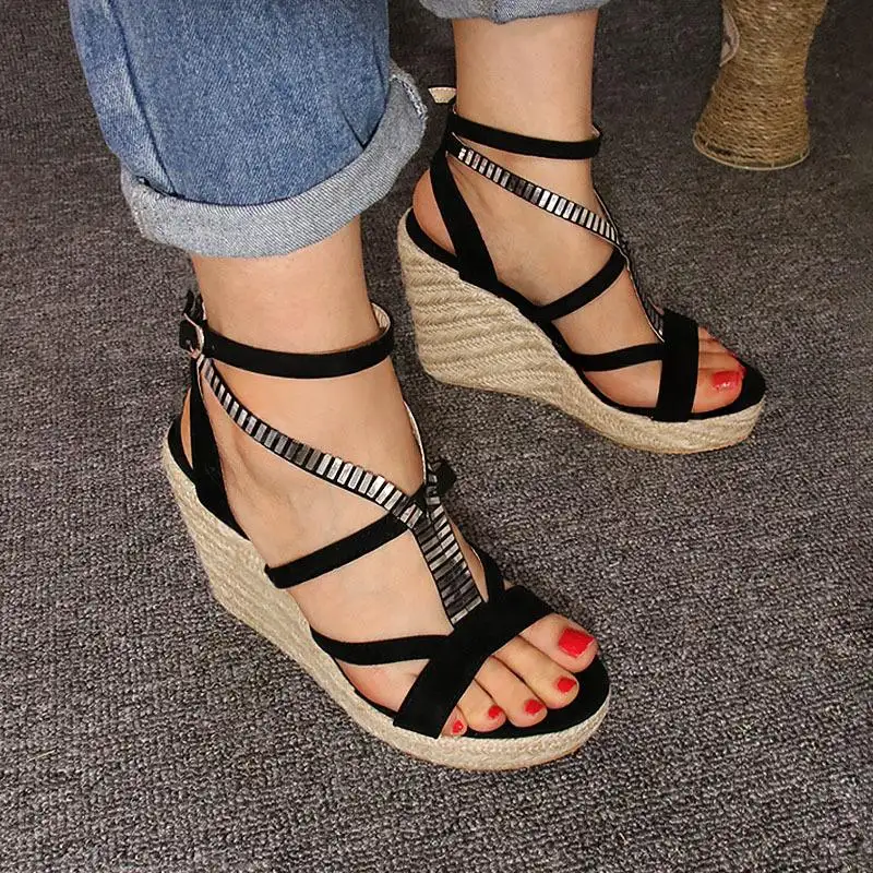 Fashion-forward High Heels With Crisscross Straps