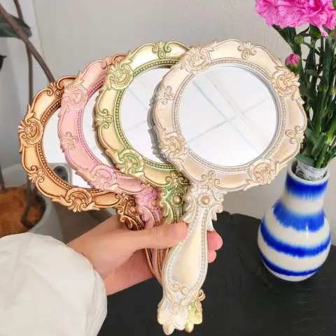 Retro Resin Cosmetic Handle Mirror