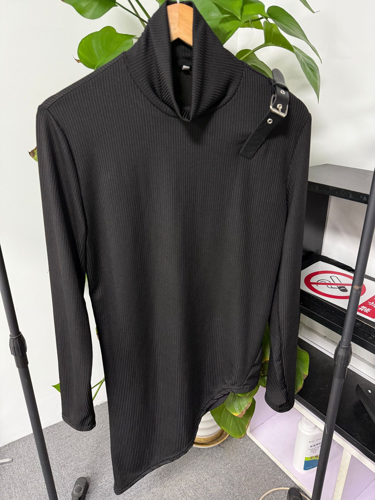 Camiseta Masculina Esportiva de Manga Longa com Gola Alta