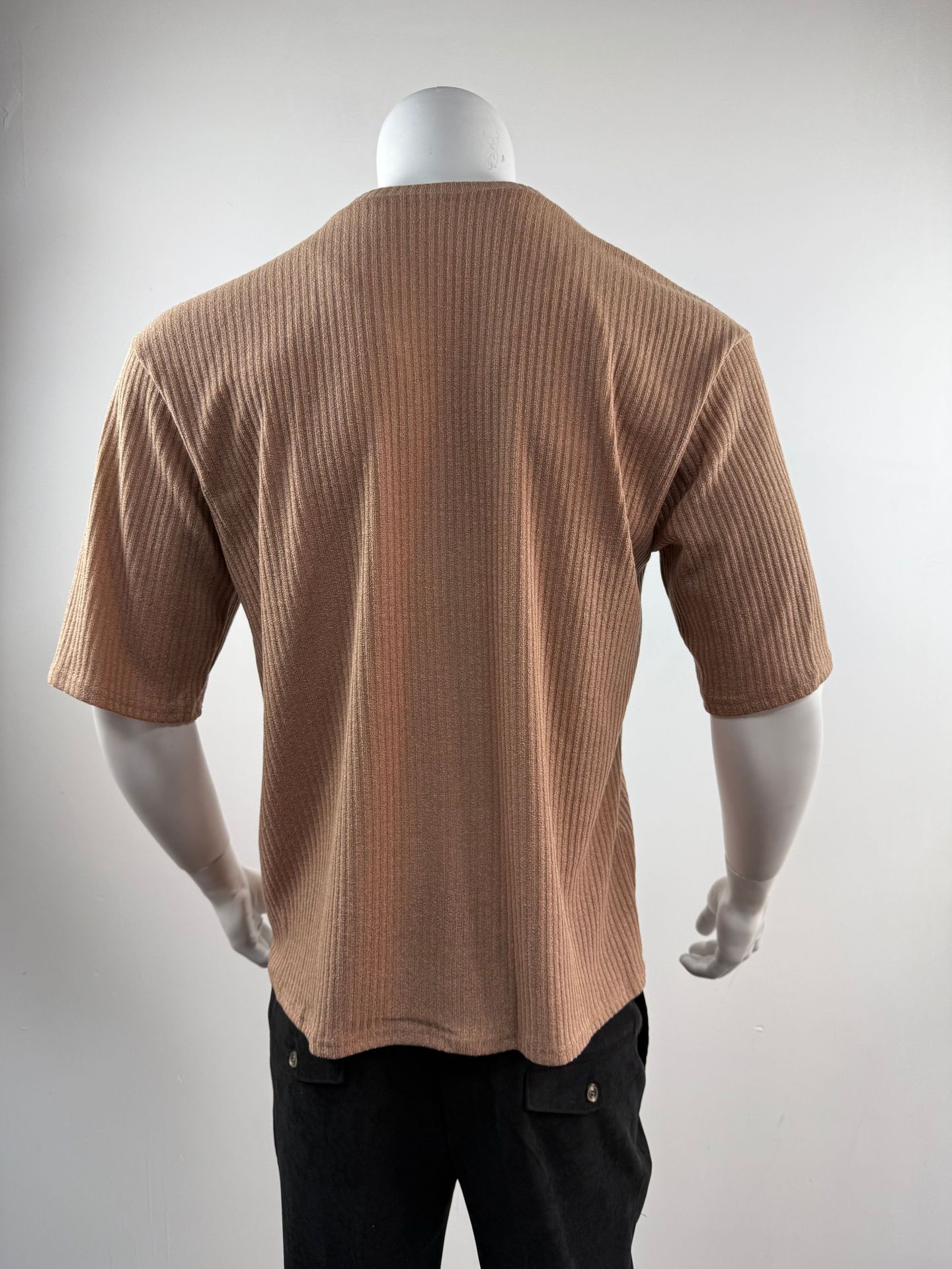Camiseta Masculina de Tricô Canelado com Decote V