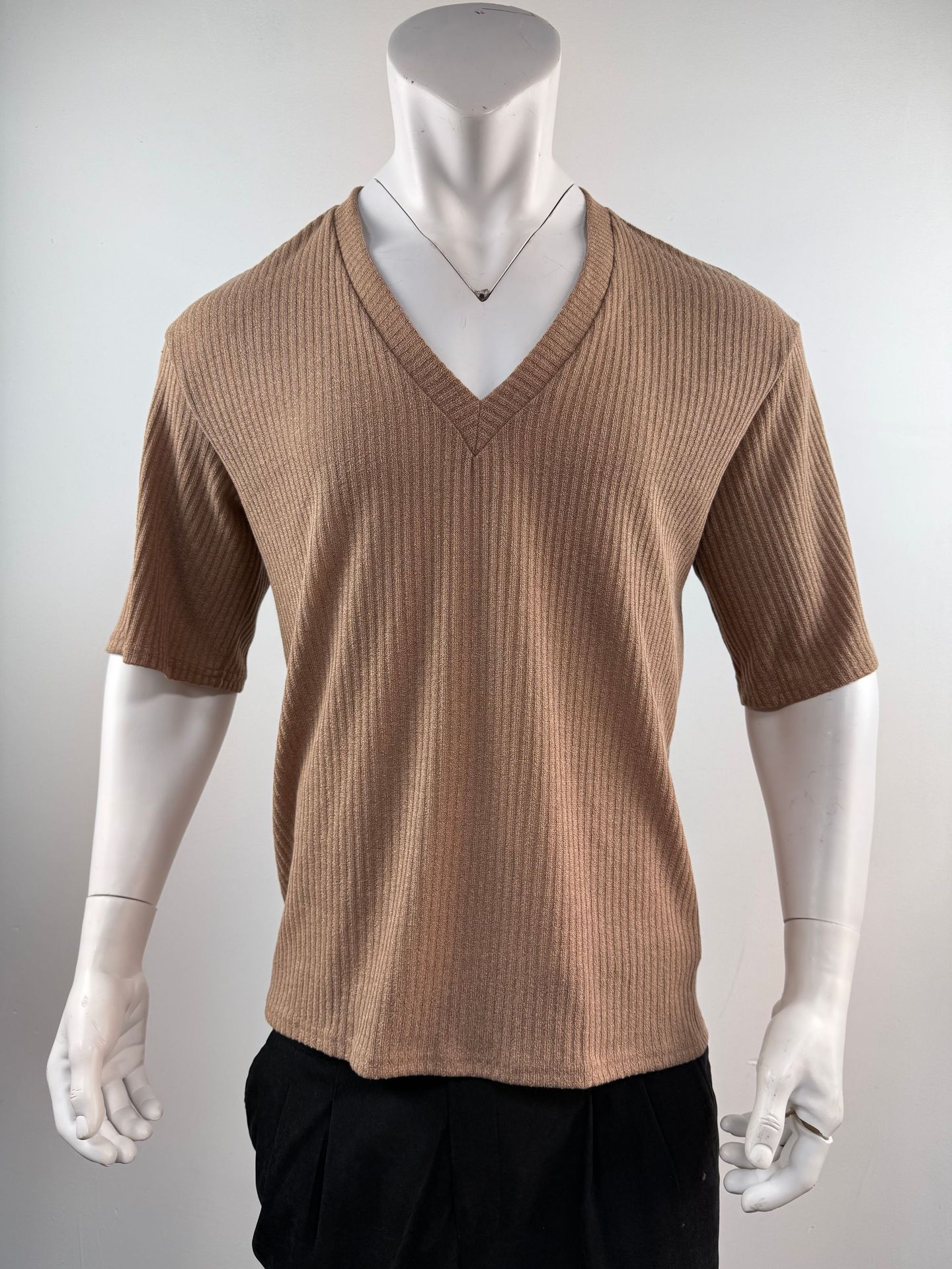 Camiseta Masculina de Tricô Canelado com Decote V